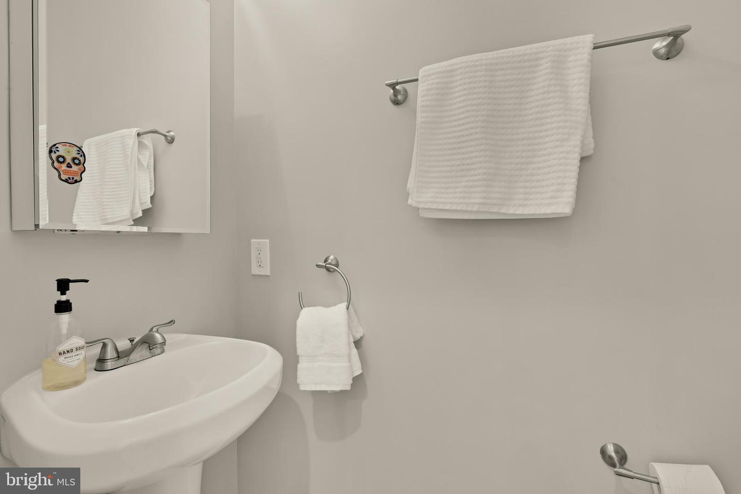 1671 GALES ST NE #1, WASHINGTON, District Of Columbia 20002, 2 Bedrooms Bedrooms, ,2 BathroomsBathrooms,Residential,For sale,1671 GALES ST NE #1,DCDC2231148 MLS # DCDC2231148 1671 GALES ST NE #1, WASHINGTON, District Of Columbia 20002, 2 Bedrooms Bedrooms, ,2 BathroomsBathrooms,Residential,For sale,1671 GALES ST NE #1,DCDC2231148 MLS # DCDC2231148