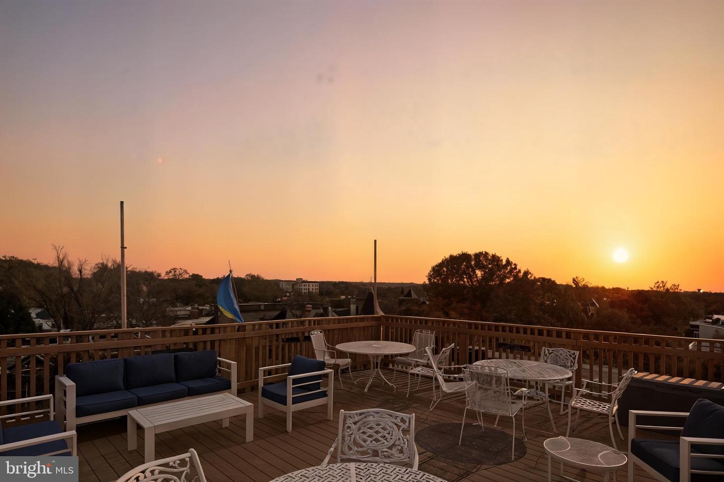 18 9TH ST NE #302, WASHINGTON, District Of Columbia 20002, 1 Bedroom Bedrooms, ,1 BathroomBathrooms,Residential,For sale,18 9TH ST NE #302,DCDC2231158 MLS # DCDC2231158