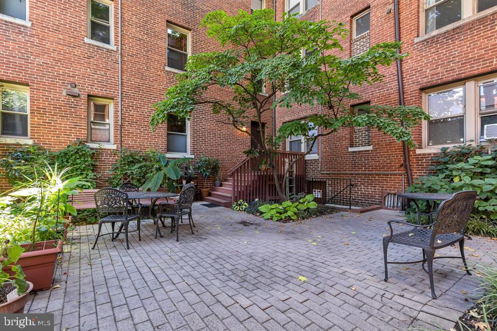 18 9TH ST NE #302, WASHINGTON, District Of Columbia 20002, 1 Bedroom Bedrooms, ,1 BathroomBathrooms,Residential,For sale,18 9TH ST NE #302,DCDC2231158 MLS # DCDC2231158