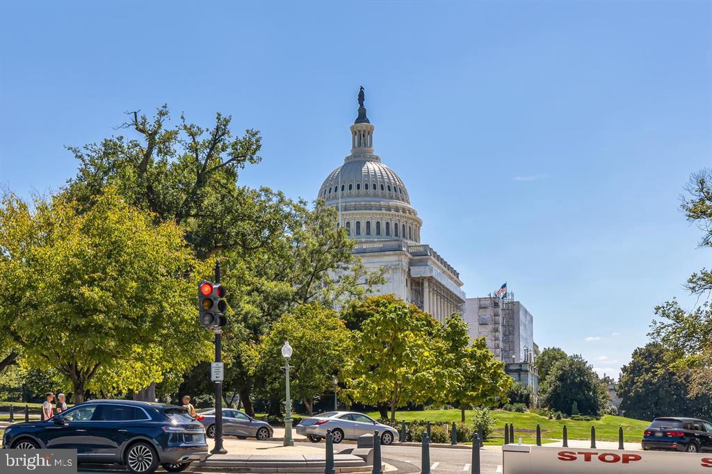 18 9TH ST NE #302, WASHINGTON, District Of Columbia 20002, 1 Bedroom Bedrooms, ,1 BathroomBathrooms,Residential,For sale,18 9TH ST NE #302,DCDC2231158 MLS # DCDC2231158