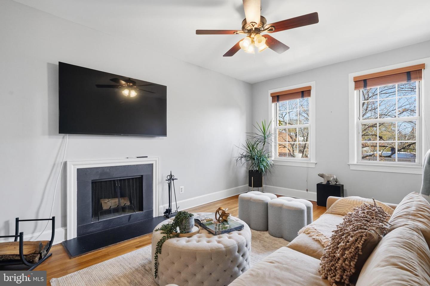 18 9TH ST NE #302, WASHINGTON, District Of Columbia 20002, 1 Bedroom Bedrooms, ,1 BathroomBathrooms,Residential,For sale,18 9TH ST NE #302,DCDC2231158 MLS # DCDC2231158