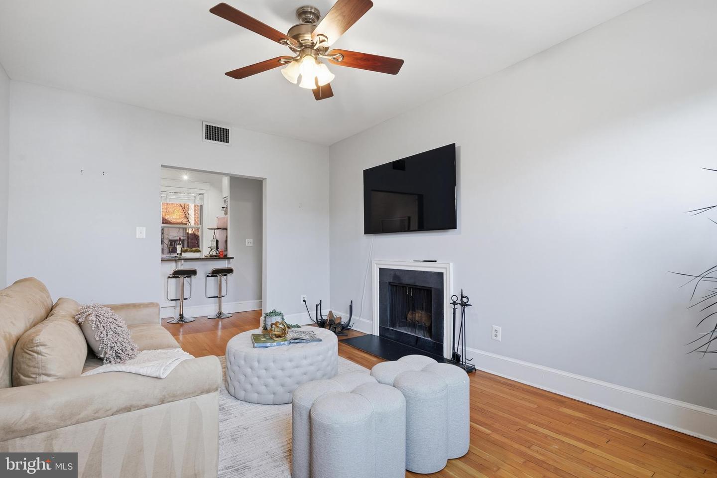 18 9TH ST NE #302, WASHINGTON, District Of Columbia 20002, 1 Bedroom Bedrooms, ,1 BathroomBathrooms,Residential,For sale,18 9TH ST NE #302,DCDC2231158 MLS # DCDC2231158