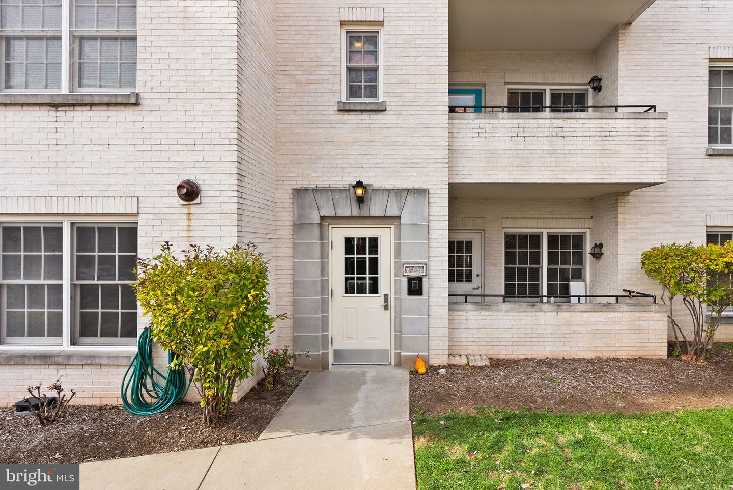 231 N THOMAS ST #105, ARLINGTON, Virginia 22203, 2 Bedrooms Bedrooms, ,2 BathroomsBathrooms,Residential,For sale,231 N THOMAS ST #105,VAAR2065922 MLS # VAAR2065922 231 N THOMAS ST #105, ARLINGTON, Virginia 22203, 2 Bedrooms Bedrooms, ,2 BathroomsBathrooms,Residential,For sale,231 N THOMAS ST #105,VAAR2065922 MLS # VAAR2065922