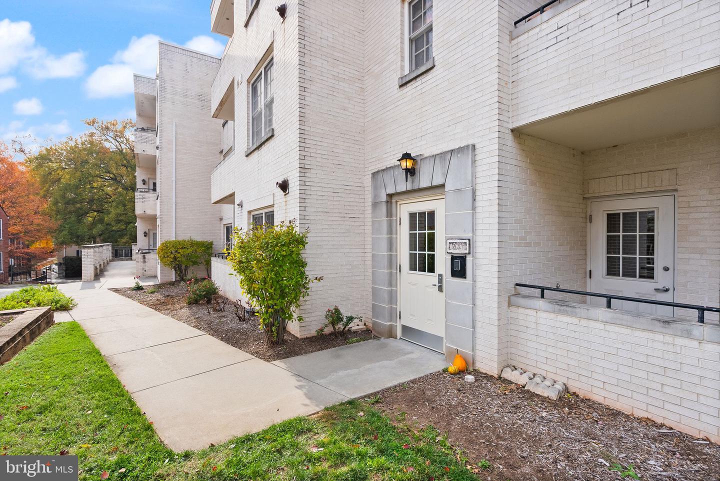 231 N THOMAS ST #105, ARLINGTON, Virginia 22203, 2 Bedrooms Bedrooms, ,2 BathroomsBathrooms,Residential,For sale,231 N THOMAS ST #105,VAAR2065922 MLS # VAAR2065922 231 N THOMAS ST #105, ARLINGTON, Virginia 22203, 2 Bedrooms Bedrooms, ,2 BathroomsBathrooms,Residential,For sale,231 N THOMAS ST #105,VAAR2065922 MLS # VAAR2065922