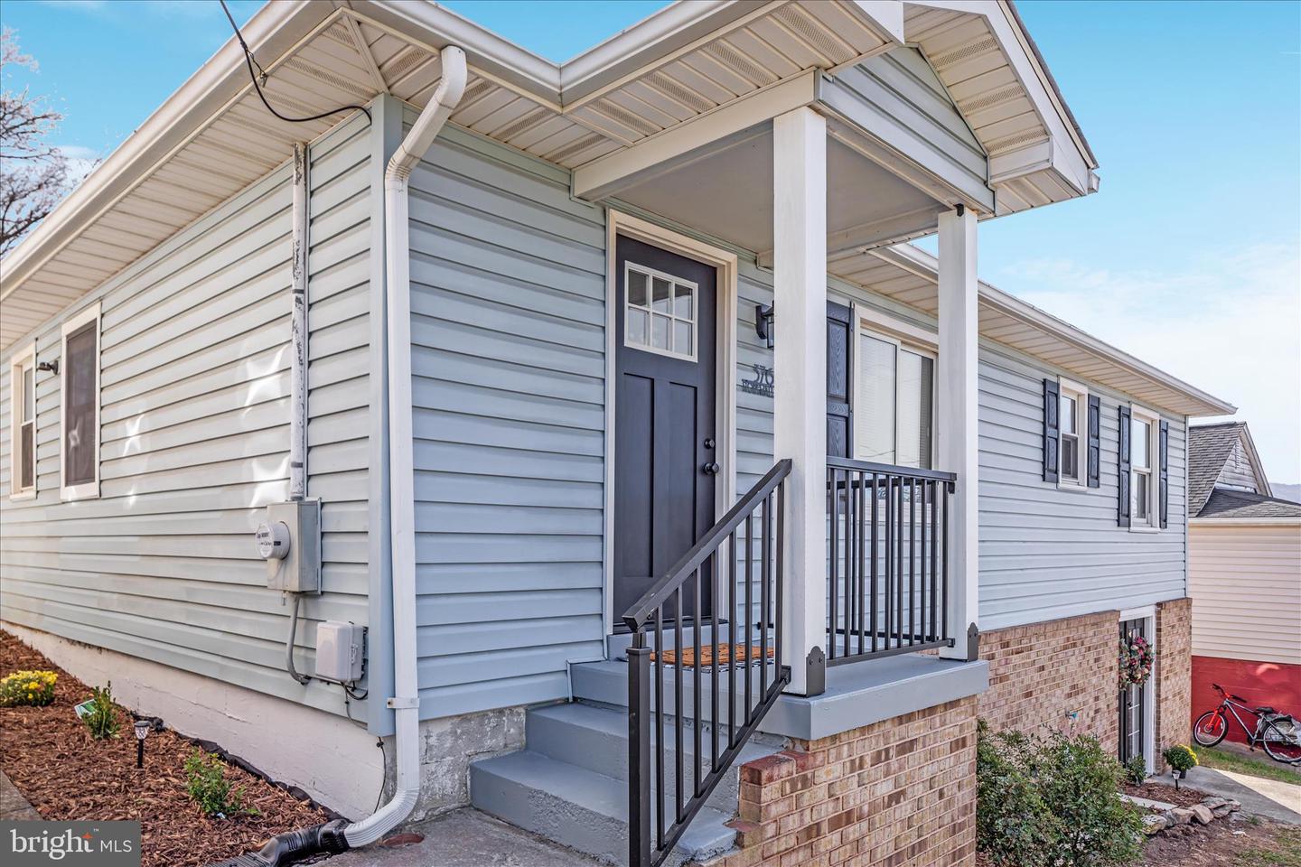 376 STONEWALL ST, STRASBURG, Virginia 22657, 3 Bedrooms Bedrooms, ,2 BathroomsBathrooms,Residential,For sale,376 STONEWALL ST,VASH2012960 MLS # VASH2012960 376 STONEWALL ST, STRASBURG, Virginia 22657, 3 Bedrooms Bedrooms, ,2 BathroomsBathrooms,Residential,For sale,376 STONEWALL ST,VASH2012960 MLS # VASH2012960