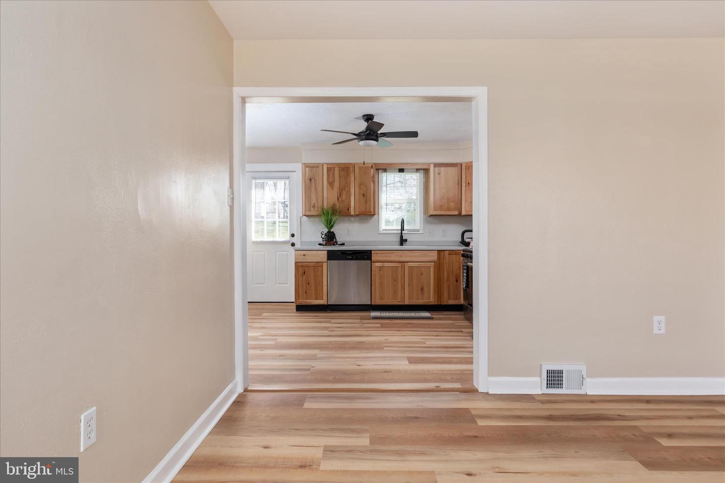 376 STONEWALL ST, STRASBURG, Virginia 22657, 3 Bedrooms Bedrooms, ,2 BathroomsBathrooms,Residential,For sale,376 STONEWALL ST,VASH2012960 MLS # VASH2012960 376 STONEWALL ST, STRASBURG, Virginia 22657, 3 Bedrooms Bedrooms, ,2 BathroomsBathrooms,Residential,For sale,376 STONEWALL ST,VASH2012960 MLS # VASH2012960