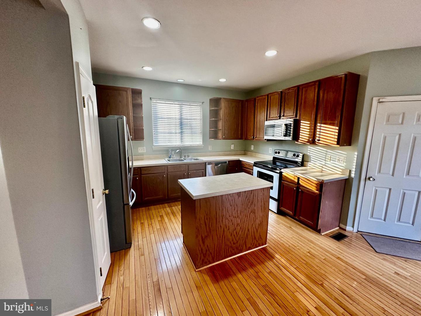 43438 OXEN LN, CHANTILLY, Virginia 20152, 4 Bedrooms Bedrooms, ,3 BathroomsBathrooms,Residential,For sale,43438 OXEN LN,VALO2111098 MLS # VALO2111098 43438 OXEN LN, CHANTILLY, Virginia 20152, 4 Bedrooms Bedrooms, ,3 BathroomsBathrooms,Residential,For sale,43438 OXEN LN,VALO2111098 MLS # VALO2111098