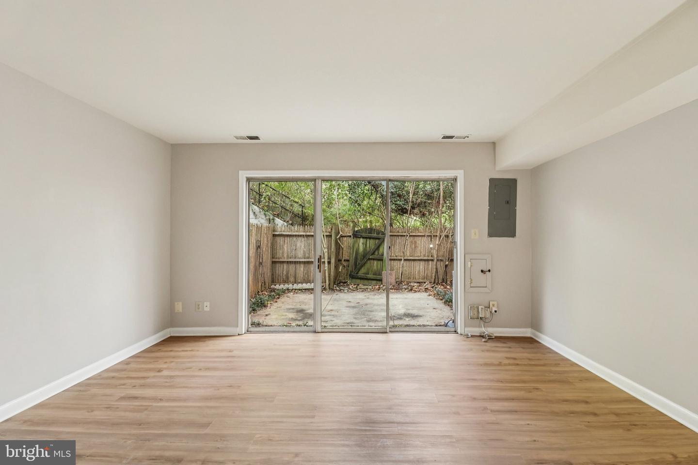 5912 MINUTEMEN RD #295, SPRINGFIELD, Virginia 22152, 2 Bedrooms Bedrooms, ,1 BathroomBathrooms,Residential,For sale,5912 MINUTEMEN RD #295,VAFX2278950 MLS # VAFX2278950 5912 MINUTEMEN RD #295, SPRINGFIELD, Virginia 22152, 2 Bedrooms Bedrooms, ,1 BathroomBathrooms,Residential,For sale,5912 MINUTEMEN RD #295,VAFX2278950 MLS # VAFX2278950