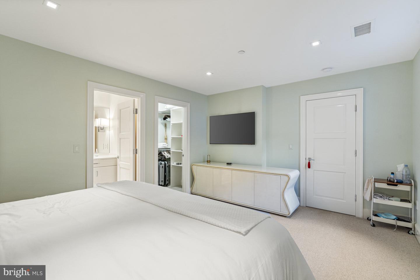 2109 DUNMORE LN NW, WASHINGTON, District Of Columbia 20007, 5 Bedrooms Bedrooms, ,5 BathroomsBathrooms,Residential,For sale,2109 DUNMORE LN NW,DCDC2231640 MLS # DCDC2231640 2109 DUNMORE LN NW, WASHINGTON, District Of Columbia 20007, 5 Bedrooms Bedrooms, ,5 BathroomsBathrooms,Residential,For sale,2109 DUNMORE LN NW,DCDC2231640 MLS # DCDC2231640