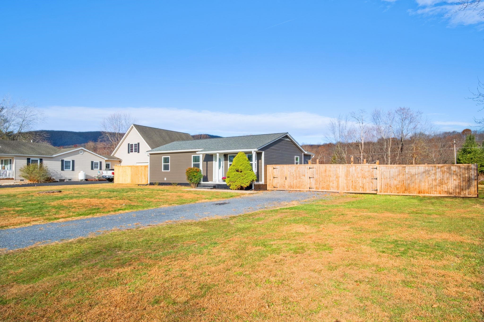 227 CRAWFORD DR, CHURCHVILLE, Virginia 24431, 3 Bedrooms Bedrooms, ,2 BathroomsBathrooms,Residential,227 CRAWFORD DR,671151 MLS # 671151 227 CRAWFORD DR, CHURCHVILLE, Virginia 24431, 3 Bedrooms Bedrooms, ,2 BathroomsBathrooms,Residential,227 CRAWFORD DR,671151 MLS # 671151