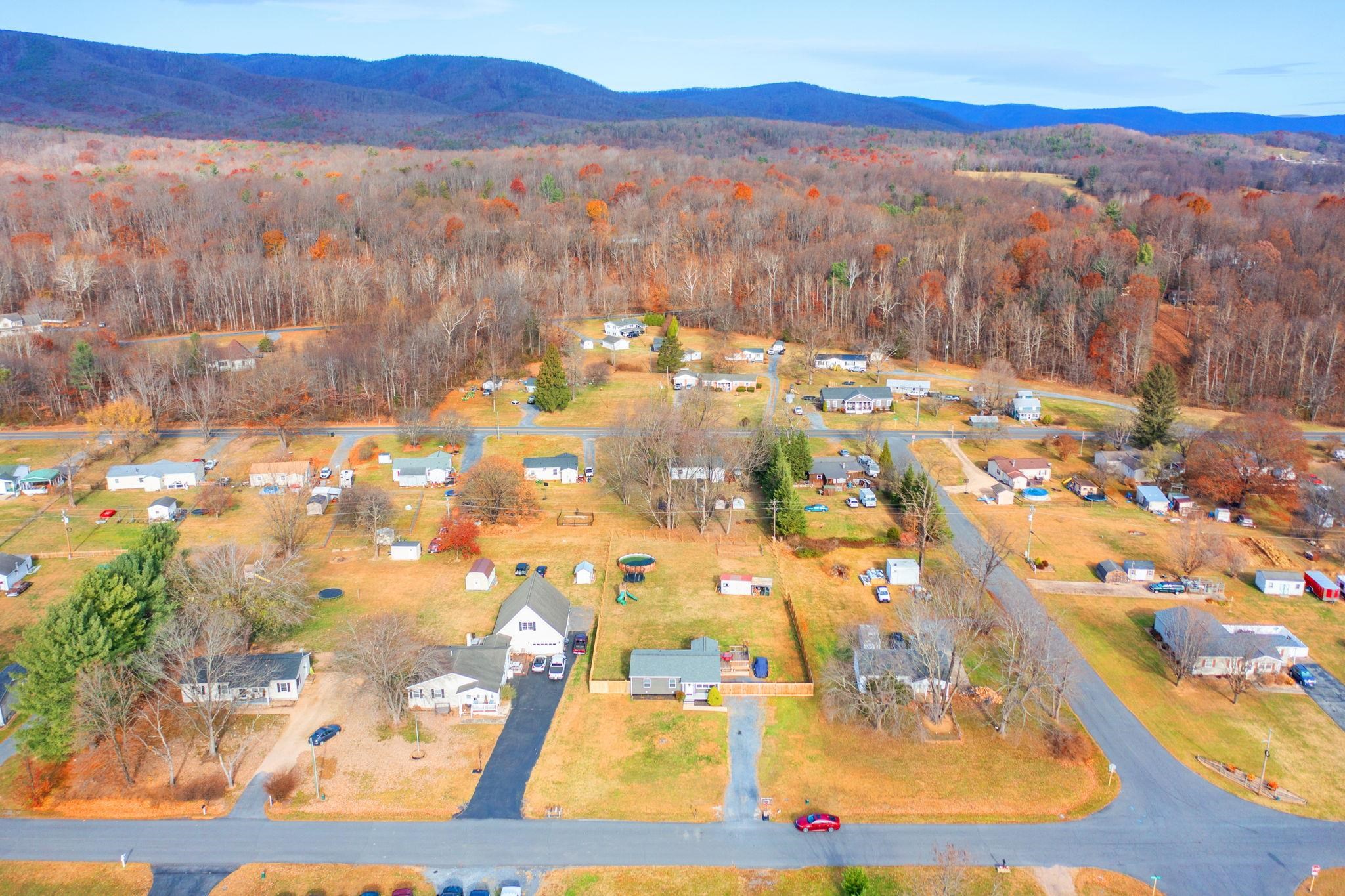 227 CRAWFORD DR, CHURCHVILLE, Virginia 24431, 3 Bedrooms Bedrooms, ,2 BathroomsBathrooms,Residential,227 CRAWFORD DR,671151 MLS # 671151 227 CRAWFORD DR, CHURCHVILLE, Virginia 24431, 3 Bedrooms Bedrooms, ,2 BathroomsBathrooms,Residential,227 CRAWFORD DR,671151 MLS # 671151