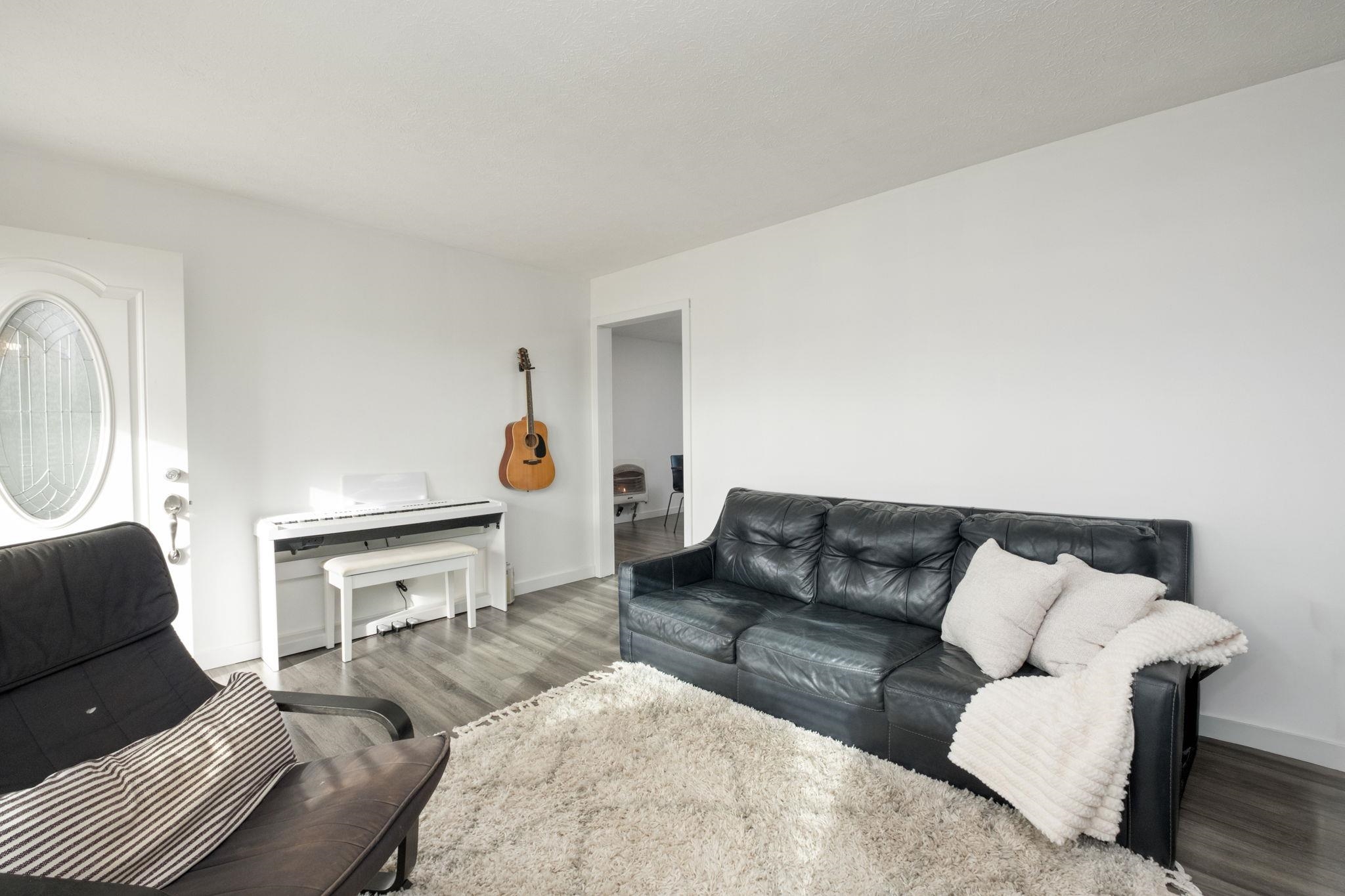 227 CRAWFORD DR, CHURCHVILLE, Virginia 24431, 3 Bedrooms Bedrooms, ,2 BathroomsBathrooms,Residential,227 CRAWFORD DR,671151 MLS # 671151 227 CRAWFORD DR, CHURCHVILLE, Virginia 24431, 3 Bedrooms Bedrooms, ,2 BathroomsBathrooms,Residential,227 CRAWFORD DR,671151 MLS # 671151