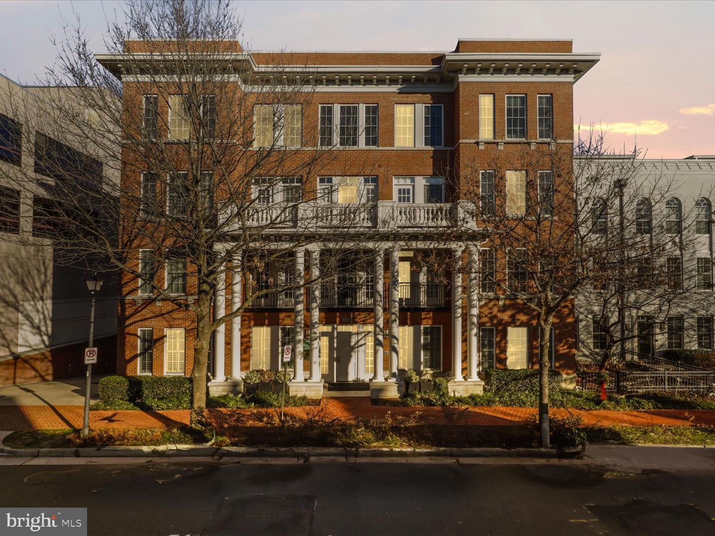 1023 N ROYAL ST #214, ALEXANDRIA, Virginia 22314, 1 Bedroom Bedrooms, ,1 BathroomBathrooms,Residential,For sale,1023 N ROYAL ST #214,VAAX2051796 MLS # VAAX2051796 1023 N ROYAL ST #214, ALEXANDRIA, Virginia 22314, 1 Bedroom Bedrooms, ,1 BathroomBathrooms,Residential,For sale,1023 N ROYAL ST #214,VAAX2051796 MLS # VAAX2051796