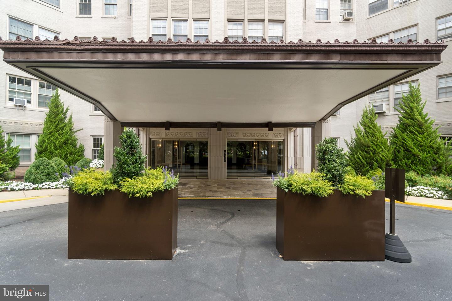 2737 DEVONSHIRE PL NW #503, WASHINGTON, District Of Columbia 20008, 2 Bedrooms Bedrooms, ,2 BathroomsBathrooms,Residential,For sale,2737 DEVONSHIRE PL NW #503,DCDC2211530 MLS # DCDC2211530 2737 DEVONSHIRE PL NW #503, WASHINGTON, District Of Columbia 20008, 2 Bedrooms Bedrooms, ,2 BathroomsBathrooms,Residential,For sale,2737 DEVONSHIRE PL NW #503,DCDC2211530 MLS # DCDC2211530