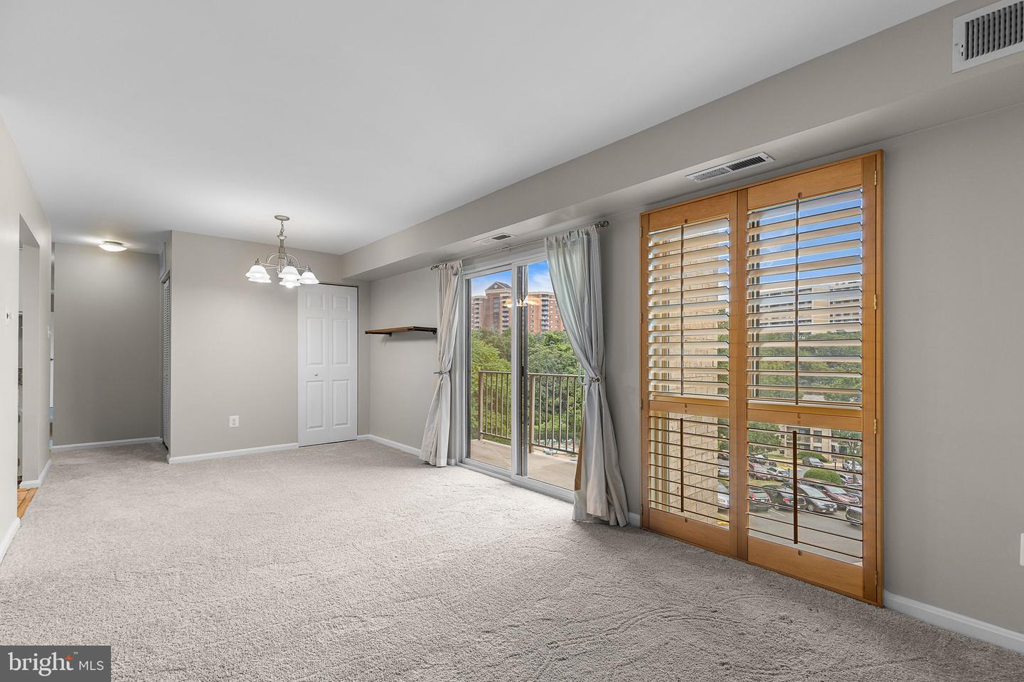 6151 EDSALL RD #I, ALEXANDRIA, Virginia 22304, 2 Bedrooms Bedrooms, ,1 BathroomBathrooms,Residential,For sale,6151 EDSALL RD #I,VAAX2048800 MLS # VAAX2048800