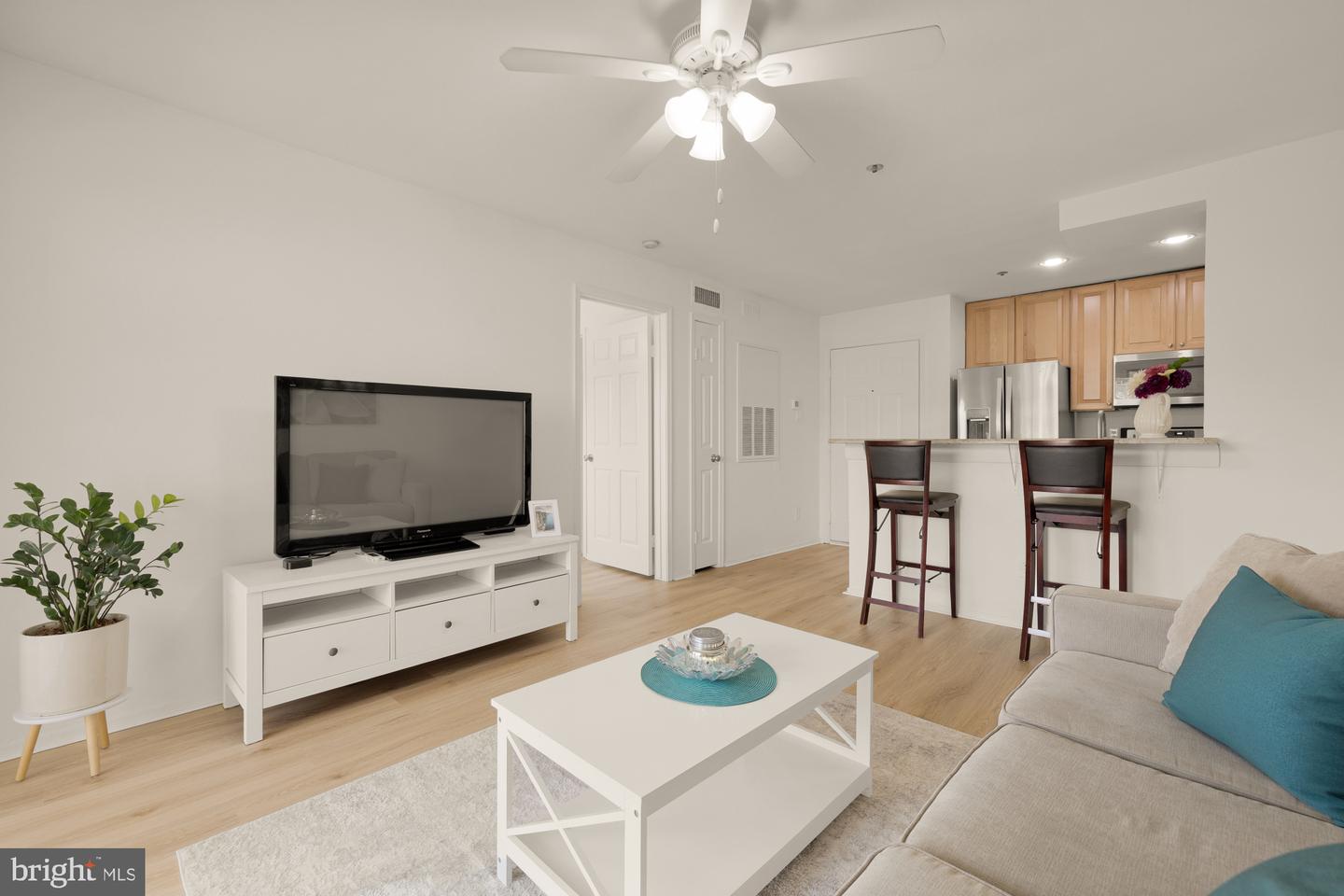 3309 WYNDHAM CIR #3180, ALEXANDRIA, Virginia 22302, 1 Bedroom Bedrooms, ,1 BathroomBathrooms,Residential,For sale,3309 WYNDHAM CIR #3180,VAAX2049564 MLS # VAAX2049564