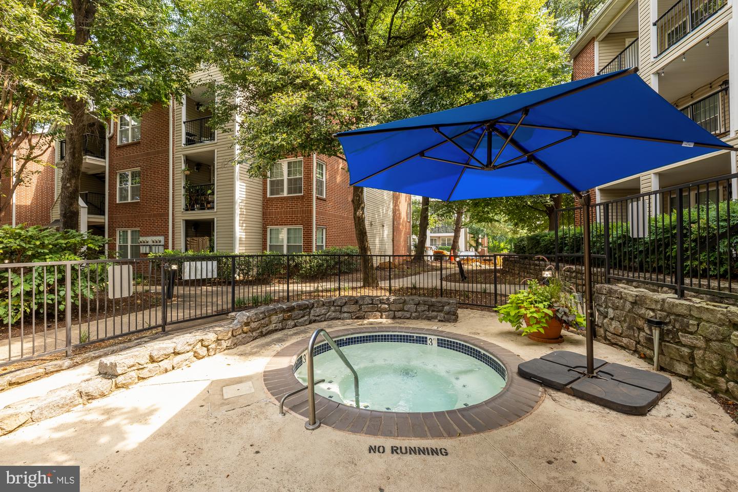 3309 WYNDHAM CIR #3180, ALEXANDRIA, Virginia 22302, 1 Bedroom Bedrooms, ,1 BathroomBathrooms,Residential,For sale,3309 WYNDHAM CIR #3180,VAAX2049564 MLS # VAAX2049564