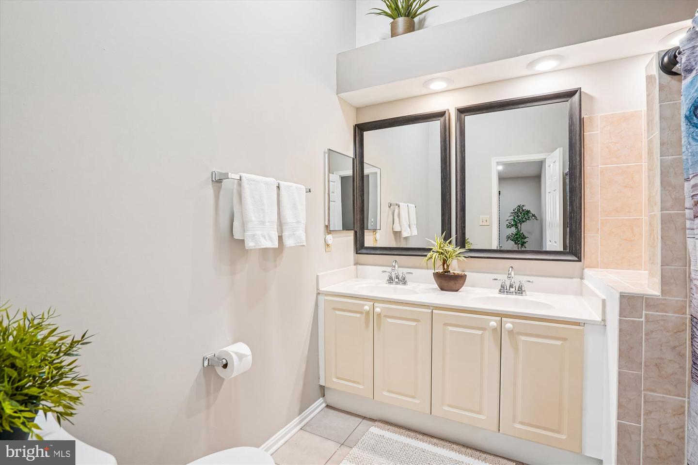 14423 GLENCREST CIR #123, CENTREVILLE, Virginia 20120, 3 Bedrooms Bedrooms, ,2 BathroomsBathrooms,Residential,For sale,14423 GLENCREST CIR #123,VAFX2277472 MLS # VAFX2277472 14423 GLENCREST CIR #123, CENTREVILLE, Virginia 20120, 3 Bedrooms Bedrooms, ,2 BathroomsBathrooms,Residential,For sale,14423 GLENCREST CIR #123,VAFX2277472 MLS # VAFX2277472