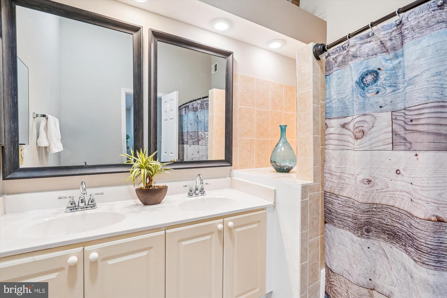 14423 GLENCREST CIR #123, CENTREVILLE, Virginia 20120, 3 Bedrooms Bedrooms, ,2 BathroomsBathrooms,Residential,For sale,14423 GLENCREST CIR #123,VAFX2277472 MLS # VAFX2277472 14423 GLENCREST CIR #123, CENTREVILLE, Virginia 20120, 3 Bedrooms Bedrooms, ,2 BathroomsBathrooms,Residential,For sale,14423 GLENCREST CIR #123,VAFX2277472 MLS # VAFX2277472