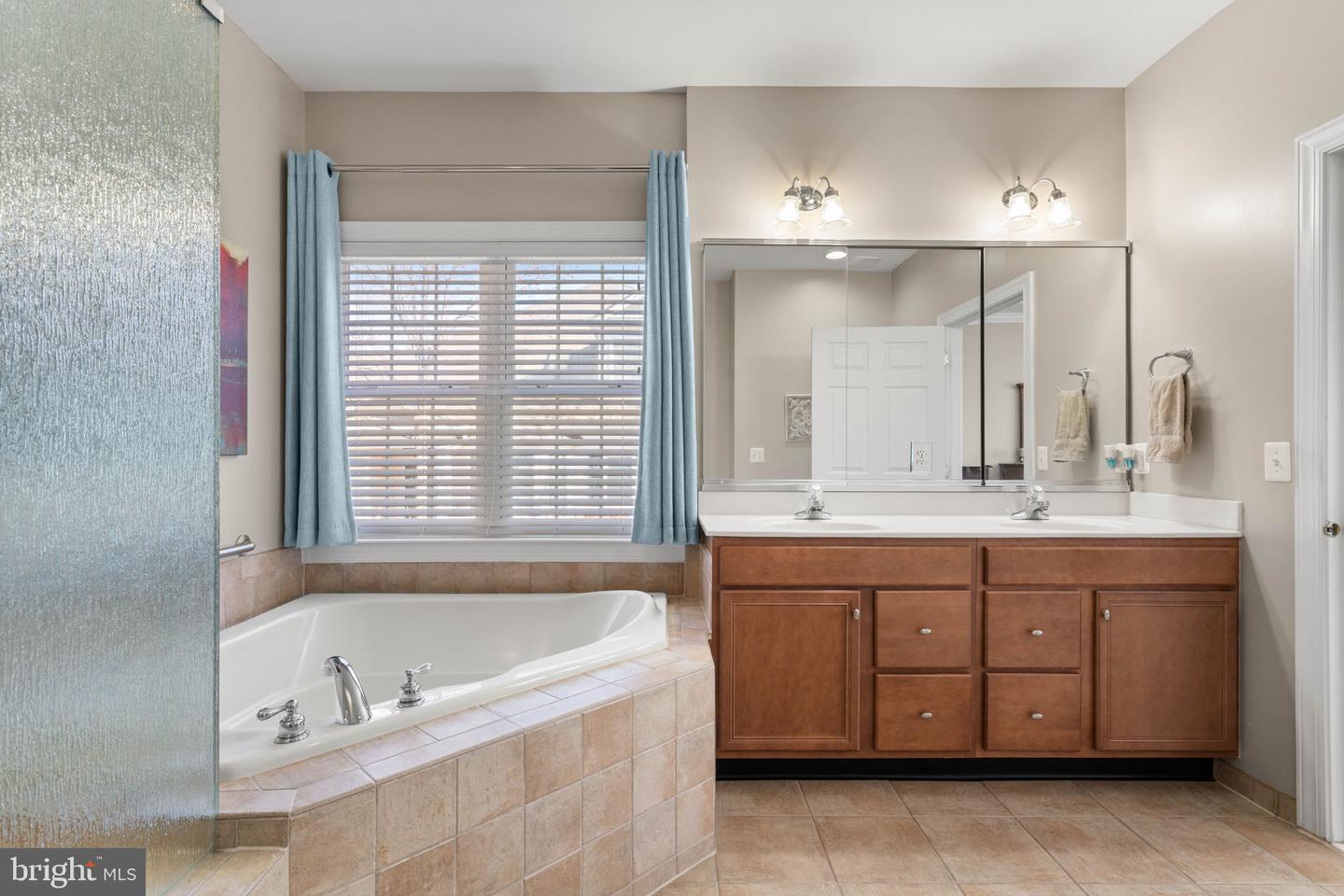 5484 RODRIQUEZ LN, HAYMARKET, Virginia 20169, 3 Bedrooms Bedrooms, ,3 BathroomsBathrooms,Residential,For sale,5484 RODRIQUEZ LN,VAPW2107388 MLS # VAPW2107388 5484 RODRIQUEZ LN, HAYMARKET, Virginia 20169, 3 Bedrooms Bedrooms, ,3 BathroomsBathrooms,Residential,For sale,5484 RODRIQUEZ LN,VAPW2107388 MLS # VAPW2107388