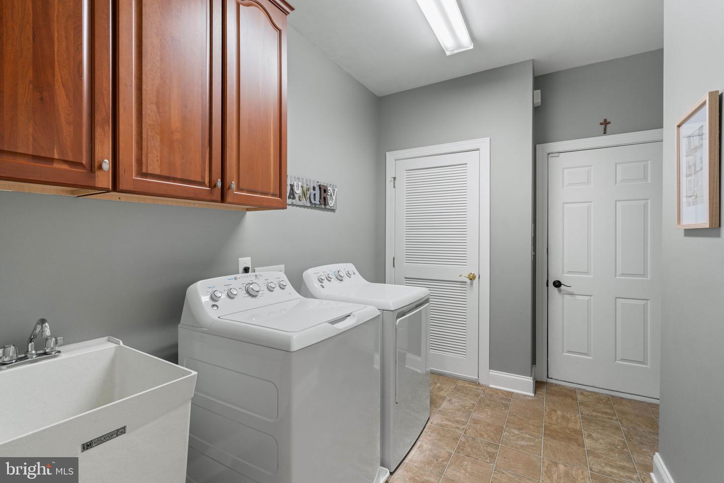 5484 RODRIQUEZ LN, HAYMARKET, Virginia 20169, 3 Bedrooms Bedrooms, ,3 BathroomsBathrooms,Residential,For sale,5484 RODRIQUEZ LN,VAPW2107388 MLS # VAPW2107388 5484 RODRIQUEZ LN, HAYMARKET, Virginia 20169, 3 Bedrooms Bedrooms, ,3 BathroomsBathrooms,Residential,For sale,5484 RODRIQUEZ LN,VAPW2107388 MLS # VAPW2107388