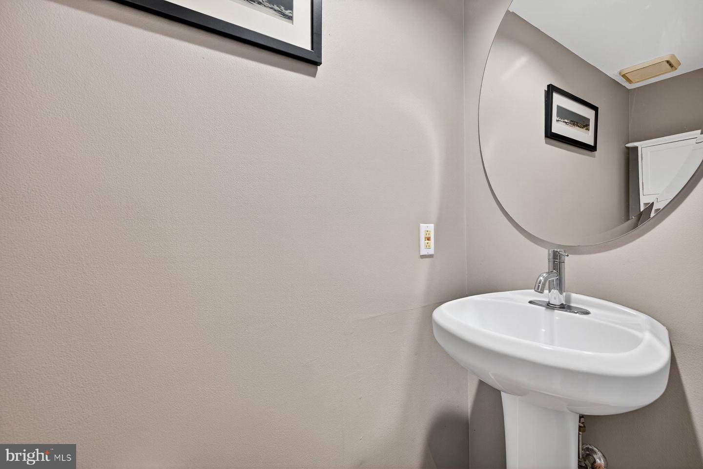 2907 S WOODLEY ST #C, ARLINGTON, Virginia 22206, 2 Bedrooms Bedrooms, 8 Rooms Rooms,2 BathroomsBathrooms,Residential,For sale,2907 S WOODLEY ST #C,VAAR2065792 MLS # VAAR2065792 2907 S WOODLEY ST #C, ARLINGTON, Virginia 22206, 2 Bedrooms Bedrooms, 8 Rooms Rooms,2 BathroomsBathrooms,Residential,For sale,2907 S WOODLEY ST #C,VAAR2065792 MLS # VAAR2065792