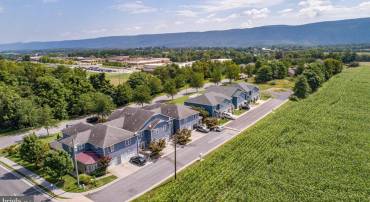 242 PARKSIDE CT, WOODSTOCK, Virginia 22664, 3 Bedrooms Bedrooms, ,2 BathroomsBathrooms,Residential,For sale,242 PARKSIDE CT,VASH2012950 MLS # VASH2012950