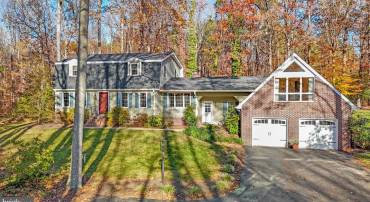 213 SLEEPY HOLLOW TRL, FREDERICKSBURG, Virginia 22405, 3 Bedrooms Bedrooms, 11 Rooms Rooms,3 BathroomsBathrooms,Residential,For sale,213 SLEEPY HOLLOW TRL,VAST2044138 MLS # VAST2044138