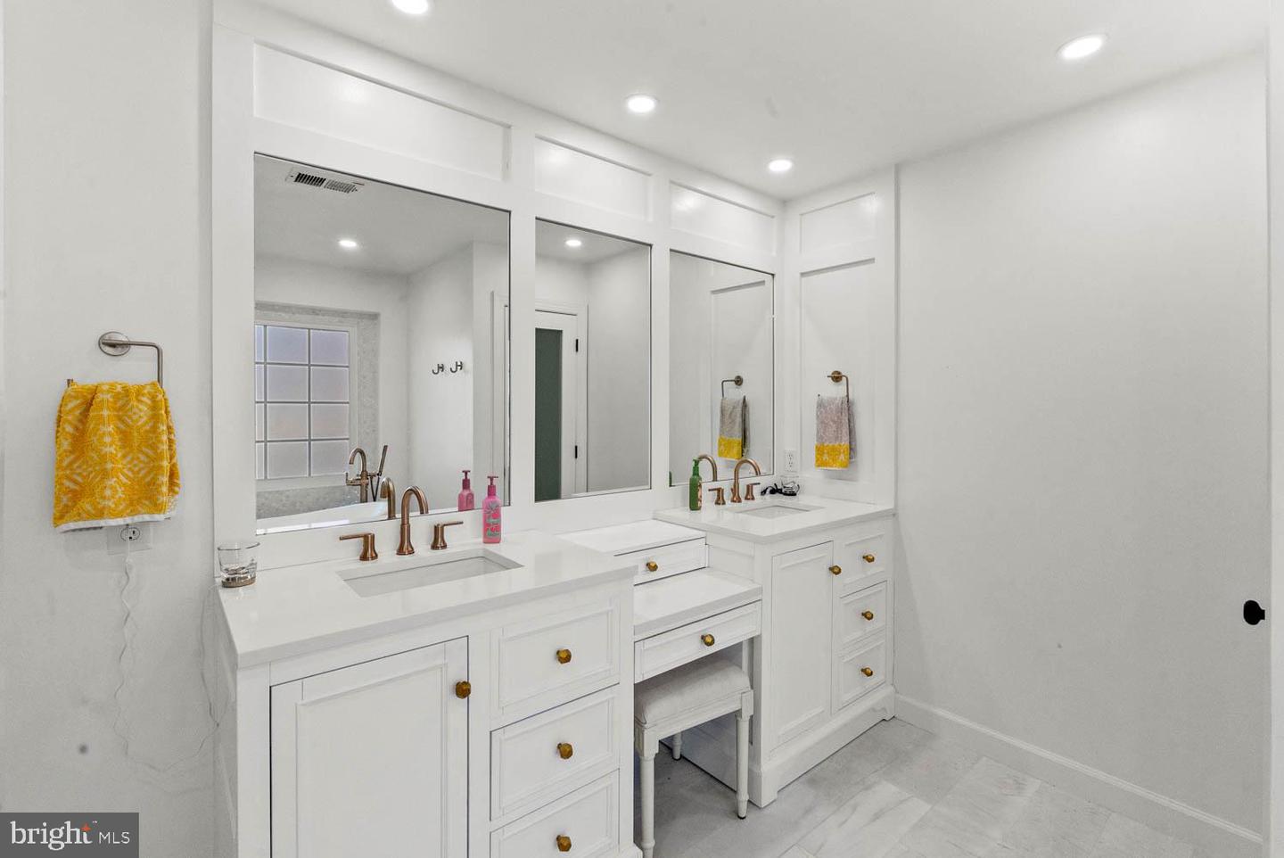 12882 CROUCH DR, FAIRFAX, Virginia 22030, 5 Bedrooms Bedrooms, ,4 BathroomsBathrooms,Residential,For sale,12882 CROUCH DR,VAFX2278164 MLS # VAFX2278164 12882 CROUCH DR, FAIRFAX, Virginia 22030, 5 Bedrooms Bedrooms, ,4 BathroomsBathrooms,Residential,For sale,12882 CROUCH DR,VAFX2278164 MLS # VAFX2278164