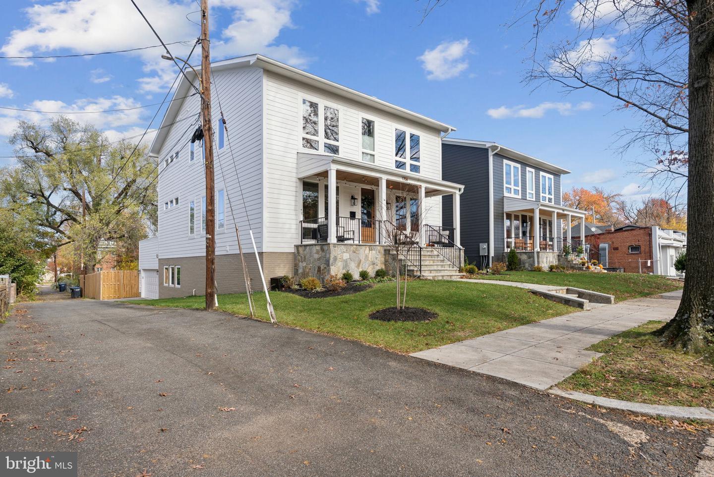 1708 LAWRENCE ST NE, WASHINGTON, District Of Columbia 20018, 6 Bedrooms Bedrooms, ,4 BathroomsBathrooms,Residential,For sale,1708 LAWRENCE ST NE,DCDC2230954 MLS # DCDC2230954 1708 LAWRENCE ST NE, WASHINGTON, District Of Columbia 20018, 6 Bedrooms Bedrooms, ,4 BathroomsBathrooms,Residential,For sale,1708 LAWRENCE ST NE,DCDC2230954 MLS # DCDC2230954