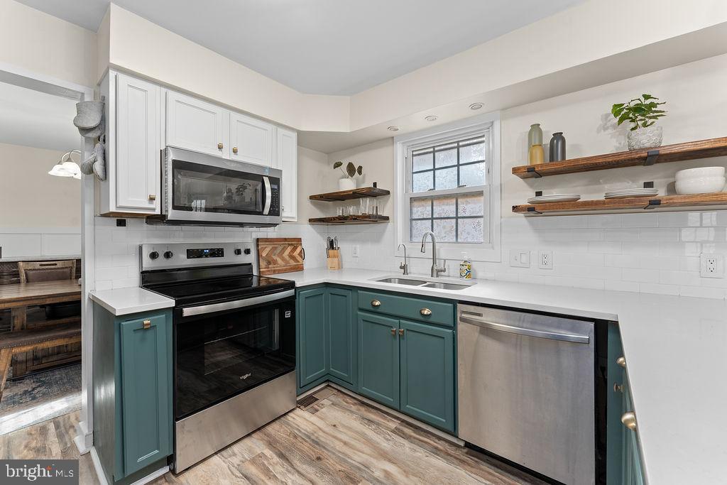 148 OAKWOOD DR, STAFFORD, Virginia 22554, 3 Bedrooms Bedrooms, 6 Rooms Rooms,2 BathroomsBathrooms,Residential,For sale,148 OAKWOOD DR,VAST2044158 MLS # VAST2044158