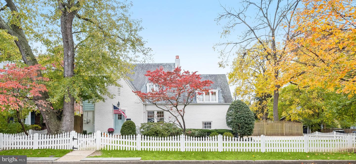 4922 ALBEMARLE ST NW, WASHINGTON, District Of Columbia 20016, 3 Bedrooms Bedrooms, ,3 BathroomsBathrooms,Residential,For sale,4922 ALBEMARLE ST NW,DCDC2231336 MLS # DCDC2231336 4922 ALBEMARLE ST NW, WASHINGTON, District Of Columbia 20016, 3 Bedrooms Bedrooms, ,3 BathroomsBathrooms,Residential,For sale,4922 ALBEMARLE ST NW,DCDC2231336 MLS # DCDC2231336