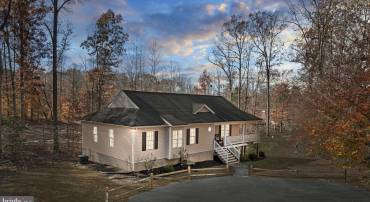 14 OAK RD, BUMPASS, Virginia 23024, 4 Bedrooms Bedrooms, 13 Rooms Rooms,3 BathroomsBathrooms,Residential,For sale,14 OAK RD,VALA2008896 MLS # VALA2008896