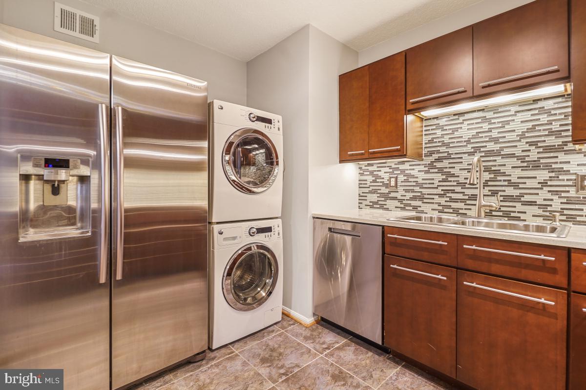 5902 MOUNT EAGLE DR #1503, ALEXANDRIA, Virginia 22303, 2 Bedrooms Bedrooms, 8 Rooms Rooms,1 BathroomBathrooms,Residential,For sale,5902 MOUNT EAGLE DR #1503,VAFX2278870 MLS # VAFX2278870 5902 MOUNT EAGLE DR #1503, ALEXANDRIA, Virginia 22303, 2 Bedrooms Bedrooms, 8 Rooms Rooms,1 BathroomBathrooms,Residential,For sale,5902 MOUNT EAGLE DR #1503,VAFX2278870 MLS # VAFX2278870