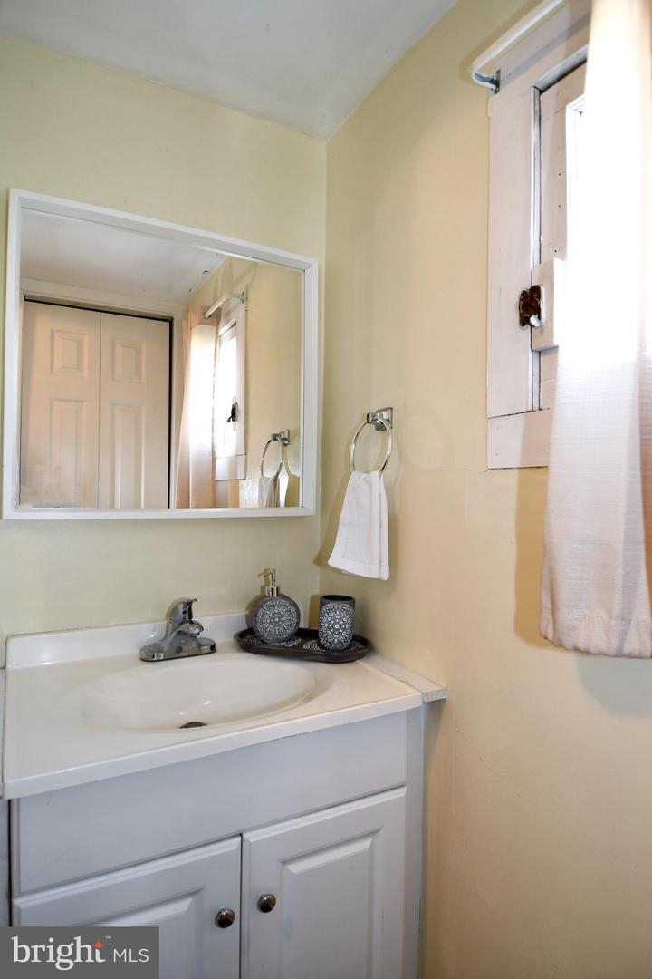 484 E QUEEN ST, STRASBURG, Virginia 22657, 2 Bedrooms Bedrooms, ,1 BathroomBathrooms,Residential,For sale,484 E QUEEN ST,VASH2012976 MLS # VASH2012976 484 E QUEEN ST, STRASBURG, Virginia 22657, 2 Bedrooms Bedrooms, ,1 BathroomBathrooms,Residential,For sale,484 E QUEEN ST,VASH2012976 MLS # VASH2012976