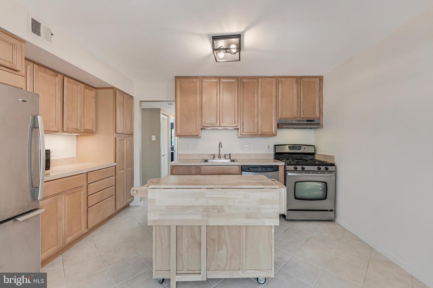 1623 PARKCREST CIR #9B/300, RESTON, Virginia 20190, 2 Bedrooms Bedrooms, ,1 BathroomBathrooms,Residential,For sale,1623 PARKCREST CIR #9B/300,VAFX2278708 MLS # VAFX2278708 1623 PARKCREST CIR #9B/300, RESTON, Virginia 20190, 2 Bedrooms Bedrooms, ,1 BathroomBathrooms,Residential,For sale,1623 PARKCREST CIR #9B/300,VAFX2278708 MLS # VAFX2278708