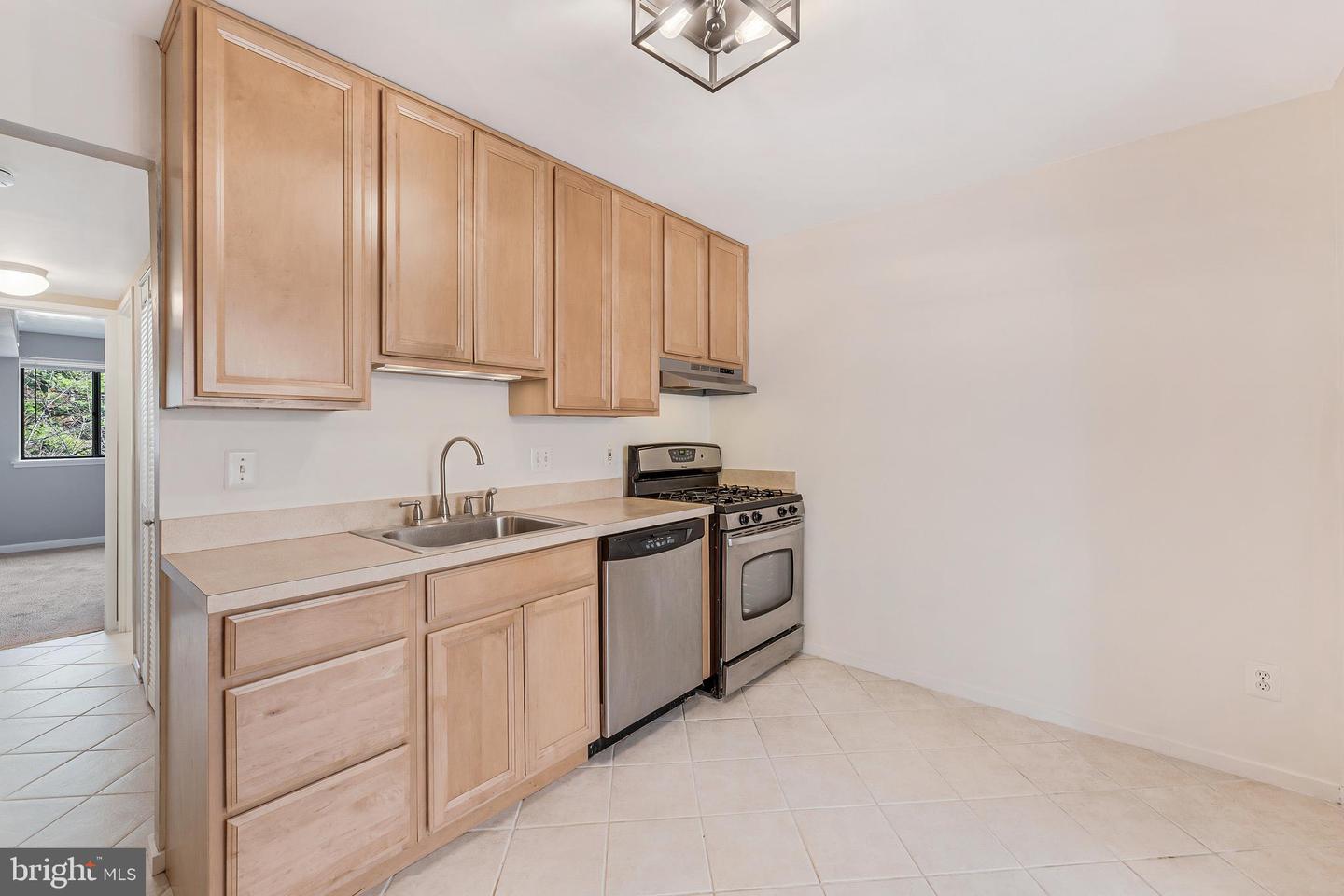 1623 PARKCREST CIR #9B/300, RESTON, Virginia 20190, 2 Bedrooms Bedrooms, ,1 BathroomBathrooms,Residential,For sale,1623 PARKCREST CIR #9B/300,VAFX2278708 MLS # VAFX2278708 1623 PARKCREST CIR #9B/300, RESTON, Virginia 20190, 2 Bedrooms Bedrooms, ,1 BathroomBathrooms,Residential,For sale,1623 PARKCREST CIR #9B/300,VAFX2278708 MLS # VAFX2278708