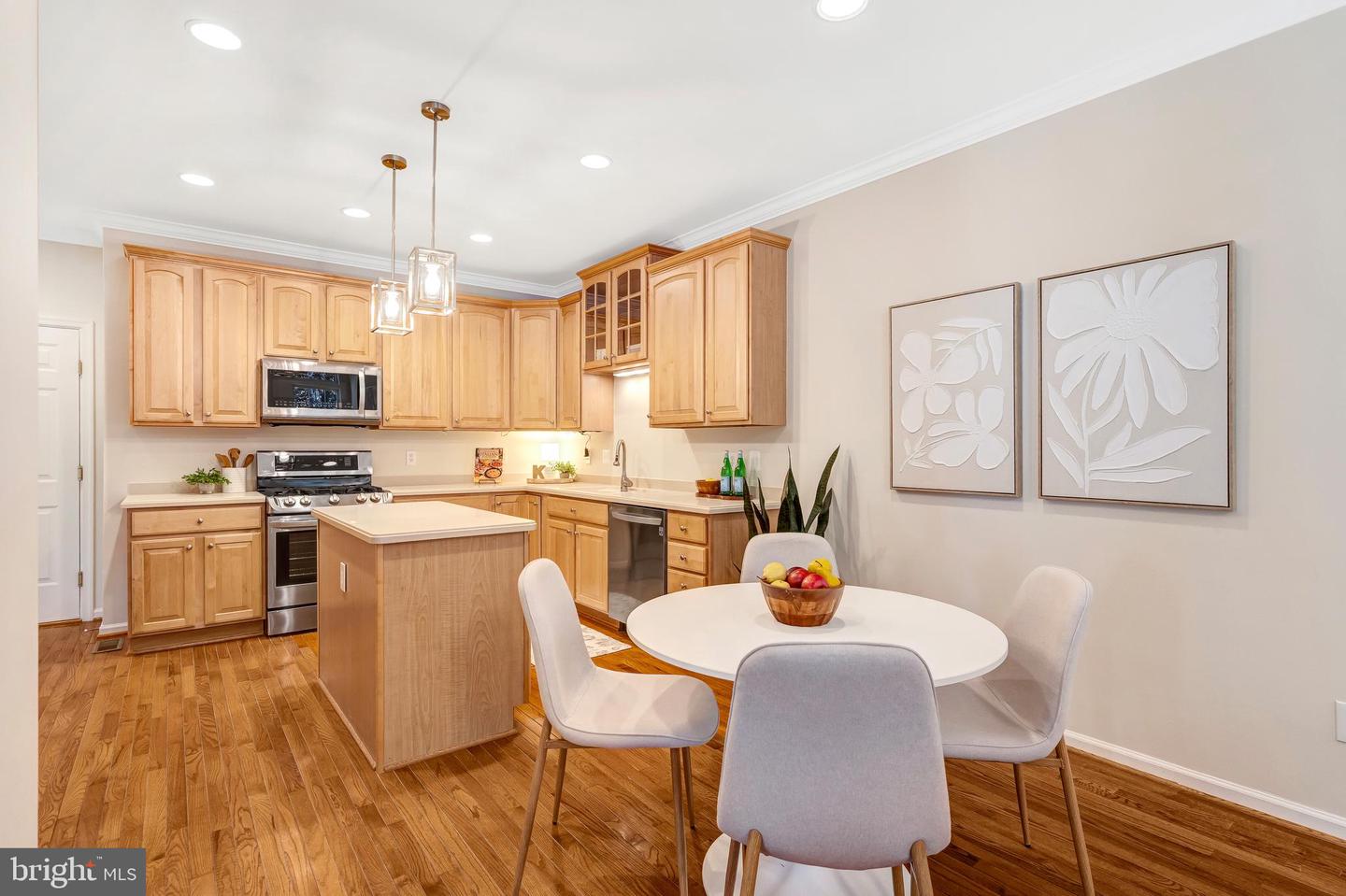 9237 OLD BEECH CT, LORTON, Virginia 22079, 4 Bedrooms Bedrooms, ,3 BathroomsBathrooms,Residential,For sale,9237 OLD BEECH CT,VAFX2278948 MLS # VAFX2278948 9237 OLD BEECH CT, LORTON, Virginia 22079, 4 Bedrooms Bedrooms, ,3 BathroomsBathrooms,Residential,For sale,9237 OLD BEECH CT,VAFX2278948 MLS # VAFX2278948