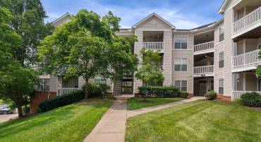 320 RIVERBEND DR #2B, CHARLOTTESVILLE, Virginia 22911, 2 Bedrooms Bedrooms, ,2 BathroomsBathrooms,Residential,For sale,320 RIVERBEND DR #2B,671071 MLS # 671071