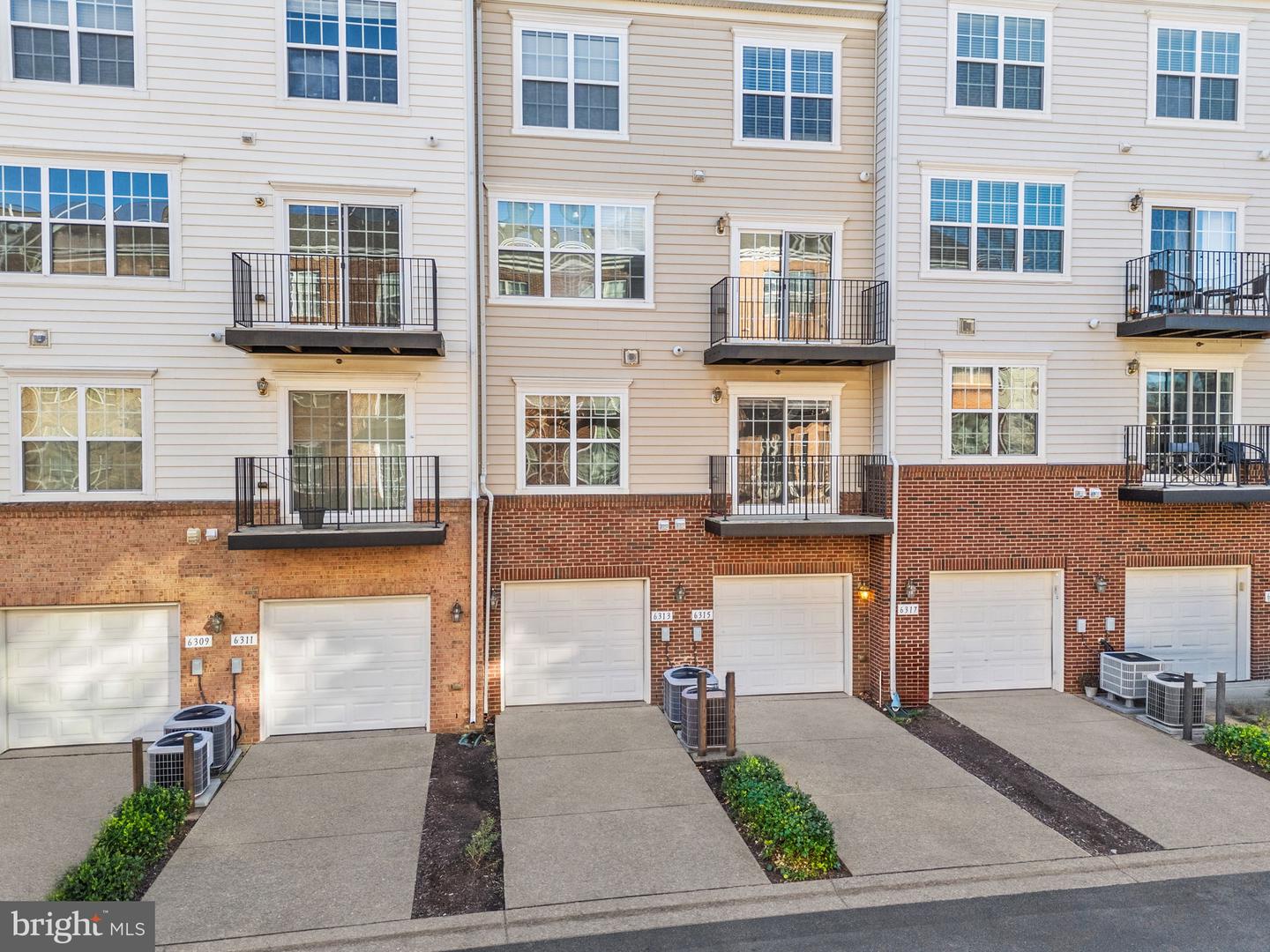 6313 IRIS MEADOW LN, HAYMARKET, Virginia 20169, 3 Bedrooms Bedrooms, ,2 BathroomsBathrooms,Residential,For sale,6313 IRIS MEADOW LN,VAPW2107718 MLS # VAPW2107718 6313 IRIS MEADOW LN, HAYMARKET, Virginia 20169, 3 Bedrooms Bedrooms, ,2 BathroomsBathrooms,Residential,For sale,6313 IRIS MEADOW LN,VAPW2107718 MLS # VAPW2107718