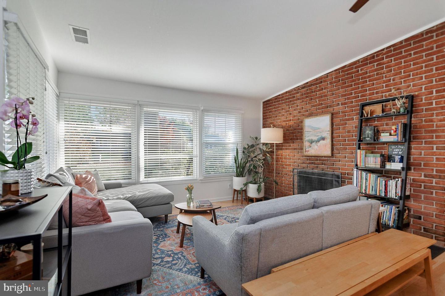 7014 OAK RIDGE RD, FALLS CHURCH, Virginia 22042, 3 Bedrooms Bedrooms, 4 Rooms Rooms,1 BathroomBathrooms,Residential,For sale,7014 OAK RIDGE RD,VAFX2279080 MLS # VAFX2279080 7014 OAK RIDGE RD, FALLS CHURCH, Virginia 22042, 3 Bedrooms Bedrooms, 4 Rooms Rooms,1 BathroomBathrooms,Residential,For sale,7014 OAK RIDGE RD,VAFX2279080 MLS # VAFX2279080