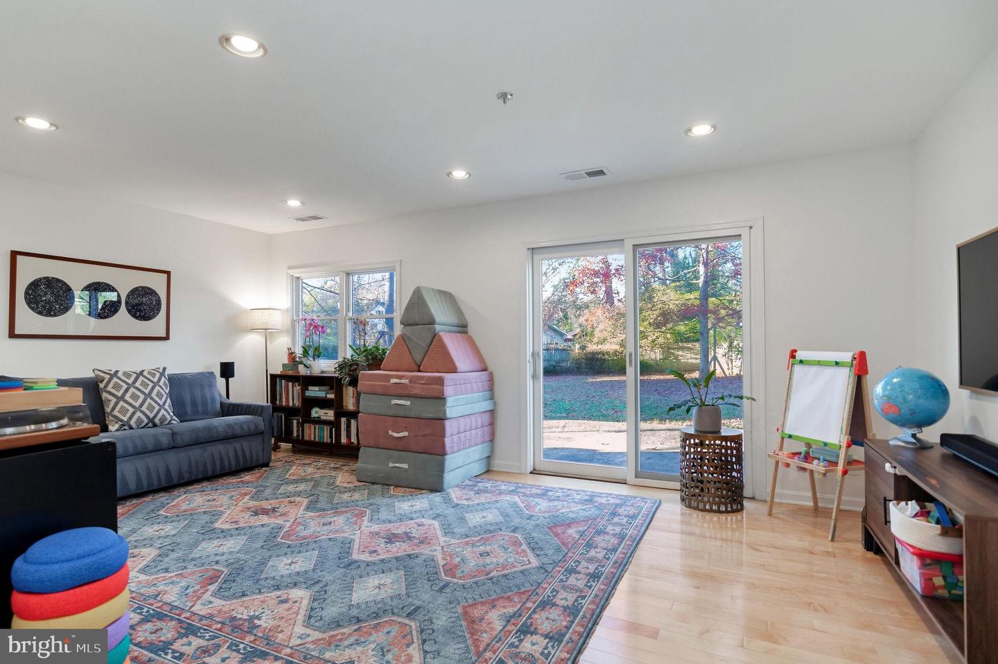 7014 OAK RIDGE RD, FALLS CHURCH, Virginia 22042, 3 Bedrooms Bedrooms, 4 Rooms Rooms,1 BathroomBathrooms,Residential,For sale,7014 OAK RIDGE RD,VAFX2279080 MLS # VAFX2279080 7014 OAK RIDGE RD, FALLS CHURCH, Virginia 22042, 3 Bedrooms Bedrooms, 4 Rooms Rooms,1 BathroomBathrooms,Residential,For sale,7014 OAK RIDGE RD,VAFX2279080 MLS # VAFX2279080