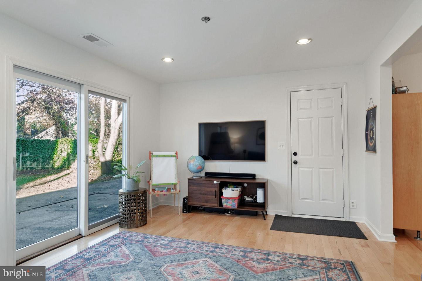 7014 OAK RIDGE RD, FALLS CHURCH, Virginia 22042, 3 Bedrooms Bedrooms, 4 Rooms Rooms,1 BathroomBathrooms,Residential,For sale,7014 OAK RIDGE RD,VAFX2279080 MLS # VAFX2279080 7014 OAK RIDGE RD, FALLS CHURCH, Virginia 22042, 3 Bedrooms Bedrooms, 4 Rooms Rooms,1 BathroomBathrooms,Residential,For sale,7014 OAK RIDGE RD,VAFX2279080 MLS # VAFX2279080