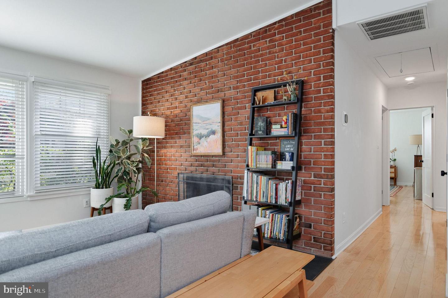 7014 OAK RIDGE RD, FALLS CHURCH, Virginia 22042, 3 Bedrooms Bedrooms, 4 Rooms Rooms,1 BathroomBathrooms,Residential,For sale,7014 OAK RIDGE RD,VAFX2279080 MLS # VAFX2279080 7014 OAK RIDGE RD, FALLS CHURCH, Virginia 22042, 3 Bedrooms Bedrooms, 4 Rooms Rooms,1 BathroomBathrooms,Residential,For sale,7014 OAK RIDGE RD,VAFX2279080 MLS # VAFX2279080