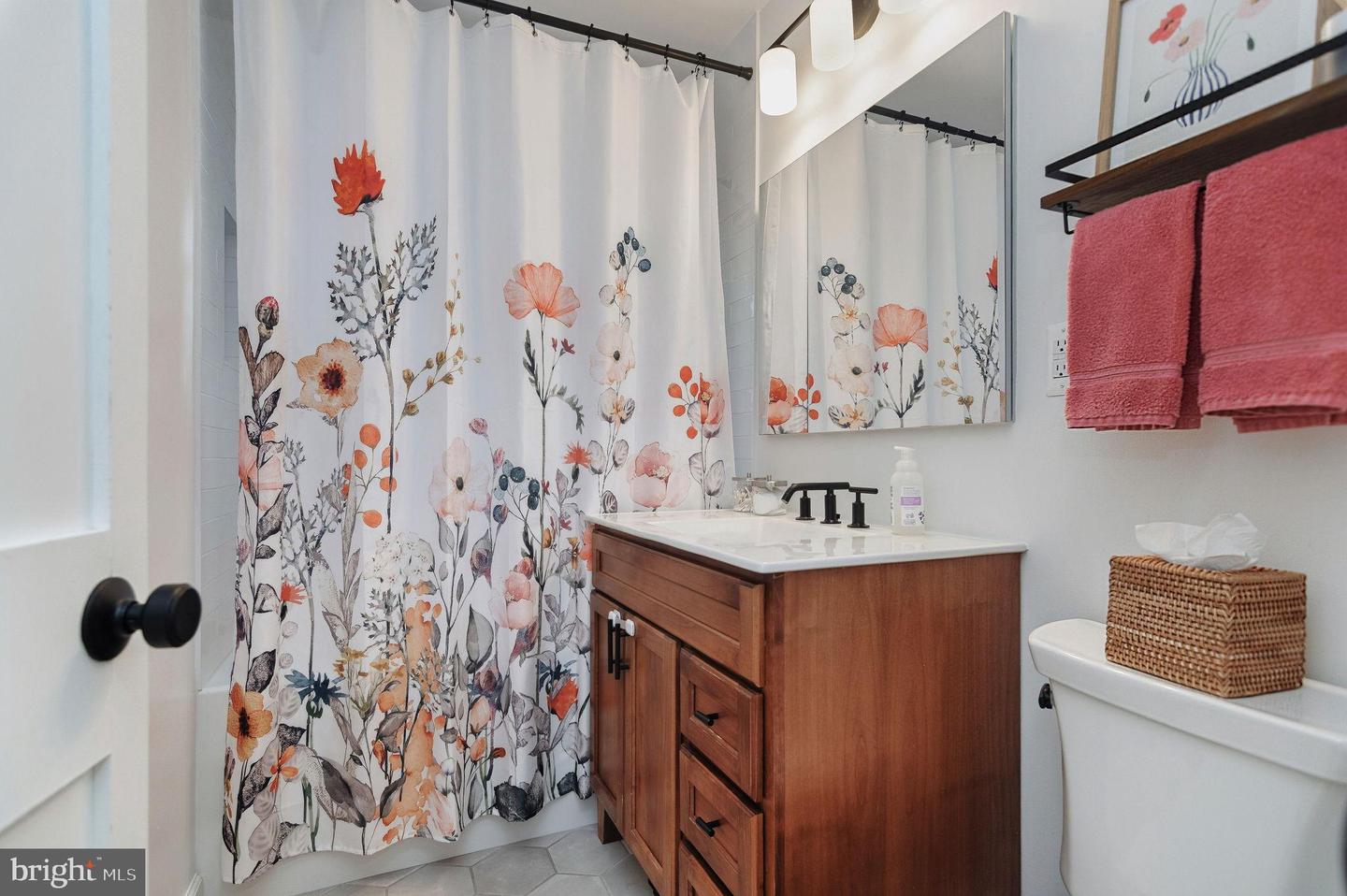 7014 OAK RIDGE RD, FALLS CHURCH, Virginia 22042, 3 Bedrooms Bedrooms, 4 Rooms Rooms,1 BathroomBathrooms,Residential,For sale,7014 OAK RIDGE RD,VAFX2279080 MLS # VAFX2279080 7014 OAK RIDGE RD, FALLS CHURCH, Virginia 22042, 3 Bedrooms Bedrooms, 4 Rooms Rooms,1 BathroomBathrooms,Residential,For sale,7014 OAK RIDGE RD,VAFX2279080 MLS # VAFX2279080