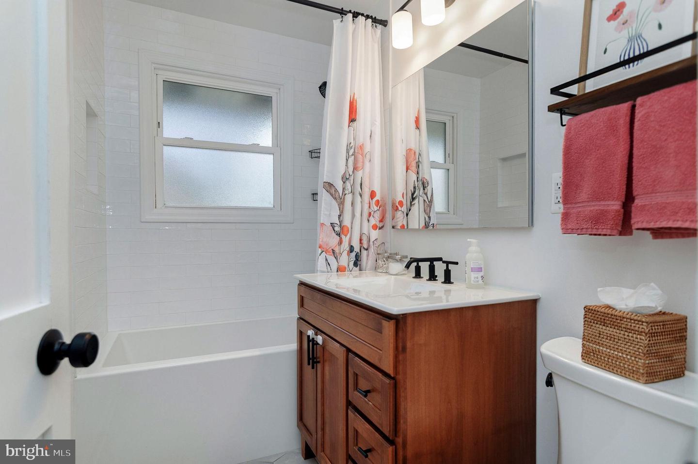 7014 OAK RIDGE RD, FALLS CHURCH, Virginia 22042, 3 Bedrooms Bedrooms, 4 Rooms Rooms,1 BathroomBathrooms,Residential,For sale,7014 OAK RIDGE RD,VAFX2279080 MLS # VAFX2279080 7014 OAK RIDGE RD, FALLS CHURCH, Virginia 22042, 3 Bedrooms Bedrooms, 4 Rooms Rooms,1 BathroomBathrooms,Residential,For sale,7014 OAK RIDGE RD,VAFX2279080 MLS # VAFX2279080