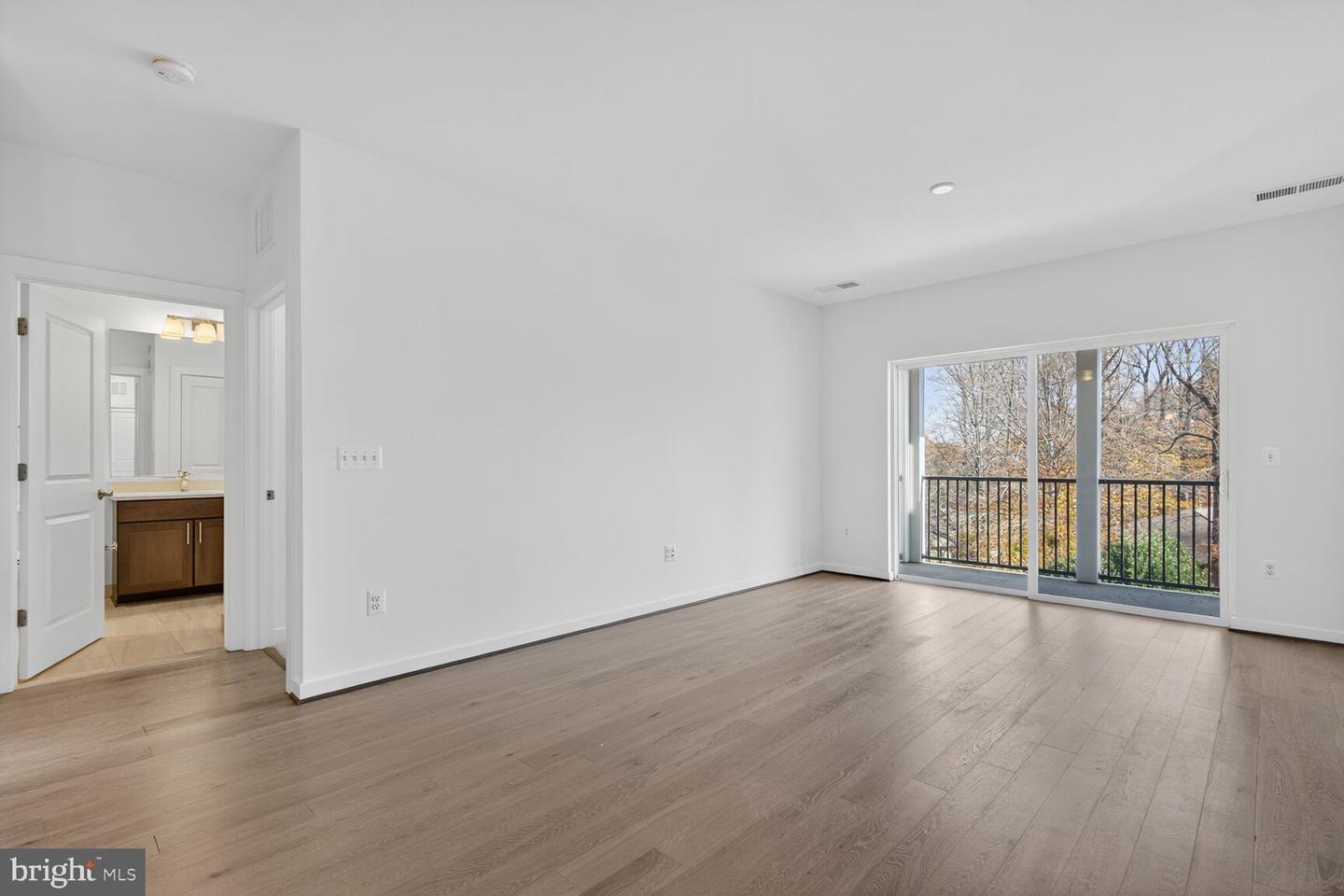 9450 SILVER KING CT #401, FAIRFAX, Virginia 22031, 2 Bedrooms Bedrooms, ,2 BathroomsBathrooms,Residential,For sale,9450 SILVER KING CT #401,VAFC2007388 MLS # VAFC2007388 9450 SILVER KING CT #401, FAIRFAX, Virginia 22031, 2 Bedrooms Bedrooms, ,2 BathroomsBathrooms,Residential,For sale,9450 SILVER KING CT #401,VAFC2007388 MLS # VAFC2007388