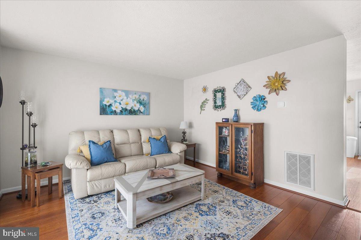 110 CHATHAM SQ, WINCHESTER, Virginia 22601, 2 Bedrooms Bedrooms, 6 Rooms Rooms,1 BathroomBathrooms,Residential,For sale,110 CHATHAM SQ,VAFV2038040 MLS # VAFV2038040 110 CHATHAM SQ, WINCHESTER, Virginia 22601, 2 Bedrooms Bedrooms, 6 Rooms Rooms,1 BathroomBathrooms,Residential,For sale,110 CHATHAM SQ,VAFV2038040 MLS # VAFV2038040