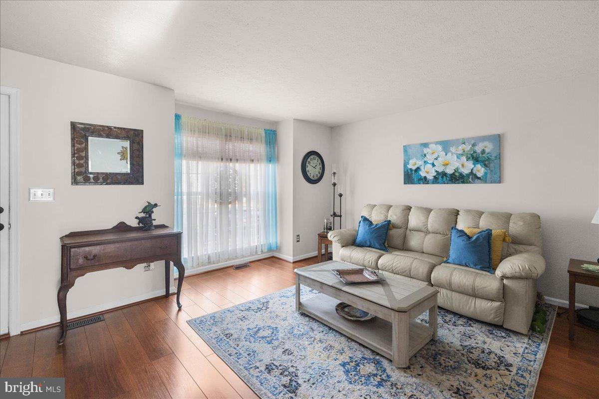 110 CHATHAM SQ, WINCHESTER, Virginia 22601, 2 Bedrooms Bedrooms, 6 Rooms Rooms,1 BathroomBathrooms,Residential,For sale,110 CHATHAM SQ,VAFV2038040 MLS # VAFV2038040 110 CHATHAM SQ, WINCHESTER, Virginia 22601, 2 Bedrooms Bedrooms, 6 Rooms Rooms,1 BathroomBathrooms,Residential,For sale,110 CHATHAM SQ,VAFV2038040 MLS # VAFV2038040