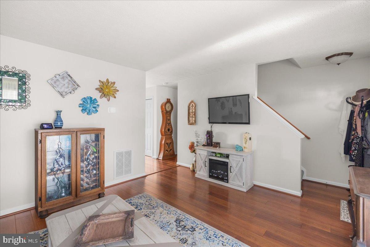 110 CHATHAM SQ, WINCHESTER, Virginia 22601, 2 Bedrooms Bedrooms, 6 Rooms Rooms,1 BathroomBathrooms,Residential,For sale,110 CHATHAM SQ,VAFV2038040 MLS # VAFV2038040 110 CHATHAM SQ, WINCHESTER, Virginia 22601, 2 Bedrooms Bedrooms, 6 Rooms Rooms,1 BathroomBathrooms,Residential,For sale,110 CHATHAM SQ,VAFV2038040 MLS # VAFV2038040